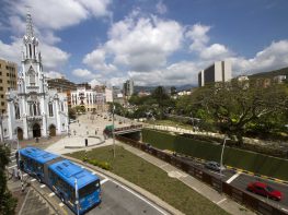 Renta y Alquiler de carros, autos o vehiculos - Car Rental Medellin, Envigado, Itagui Rionegro